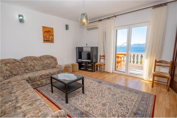 Apartment A4, for 8 persons