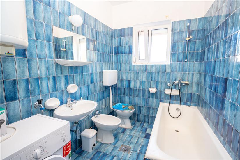 Apartment A4, for 8 persons