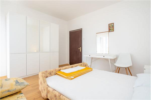 Apartment A4, for 8 persons