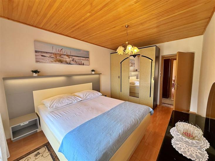 Apartment A3, for 5 persons