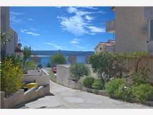 Apartments Soline Orij Dugi Rat, Size 28.00 m2, Airline distance to the sea 70 m, Airline distance to town centre 800 m