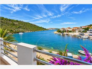 Apartment Bosiljka Rogoznica, Size 120.00 m2, Airline distance to the sea 10 m