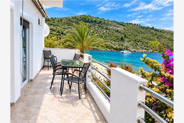 Apartment A1, for 5 persons