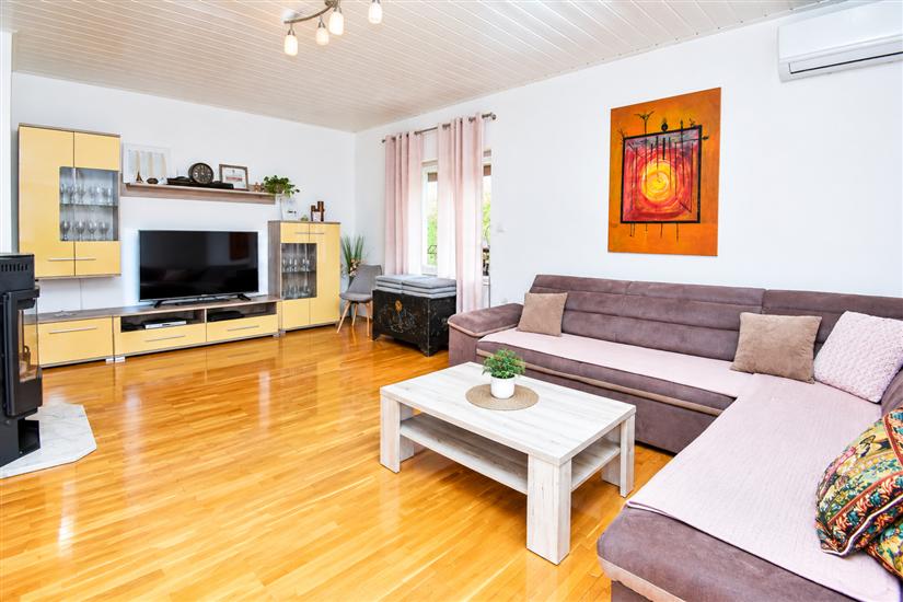 Apartment A1, for 5 persons