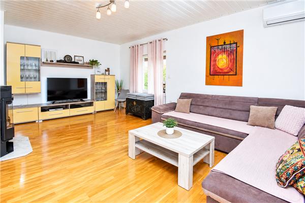 Apartment A1, for 5 persons