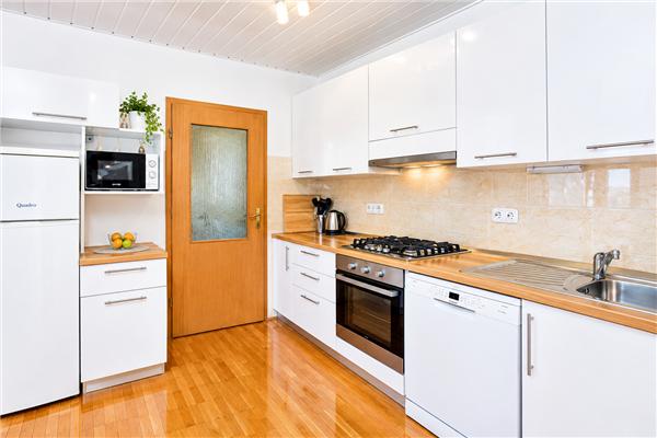 Apartment A1, for 5 persons