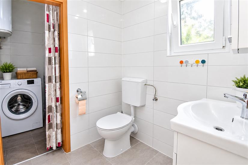 Apartment A1, for 5 persons