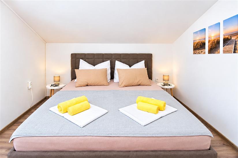 Apartment A1, for 5 persons
