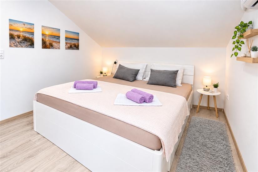 Apartment A1, for 5 persons