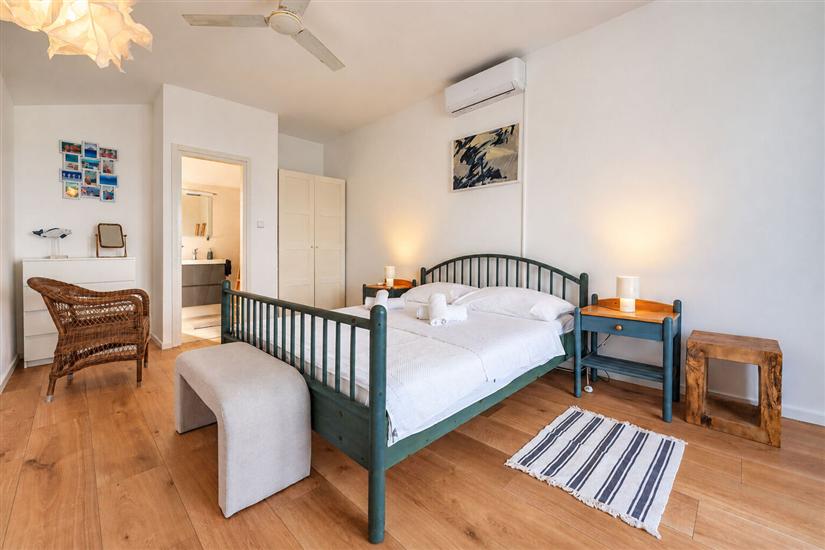 House A1, for 11 persons