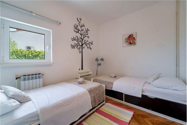 House A1, for 11 persons
