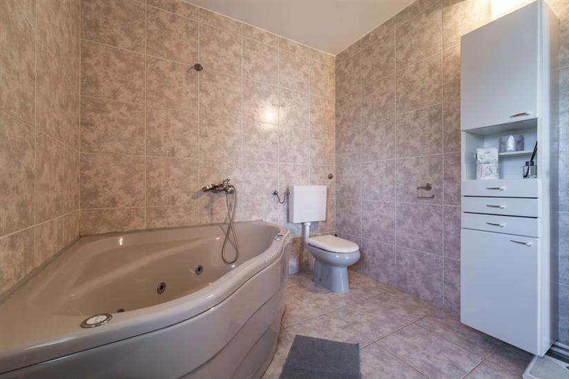 House A1, for 11 persons