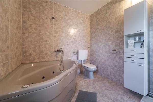 House A1, for 11 persons