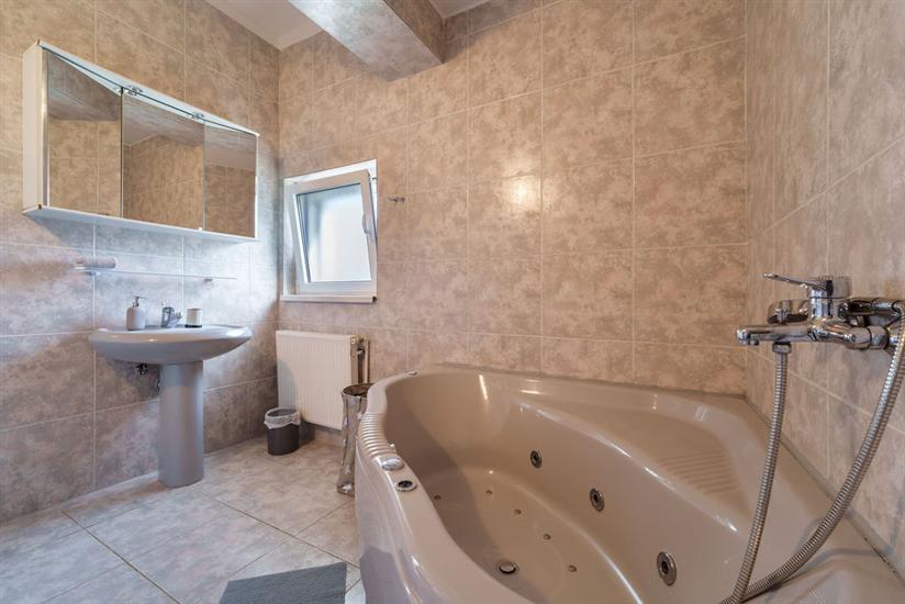 House A1, for 11 persons