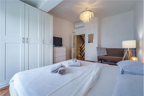 House A1, for 11 persons