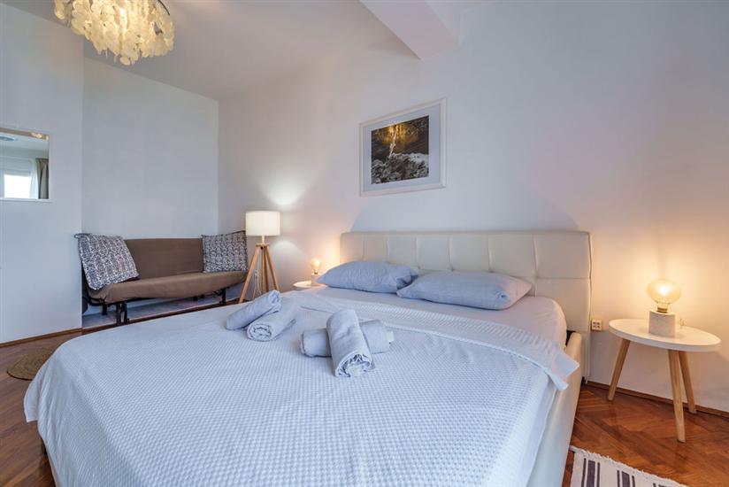 House A1, for 11 persons