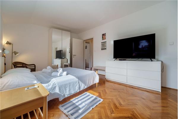 House A1, for 11 persons