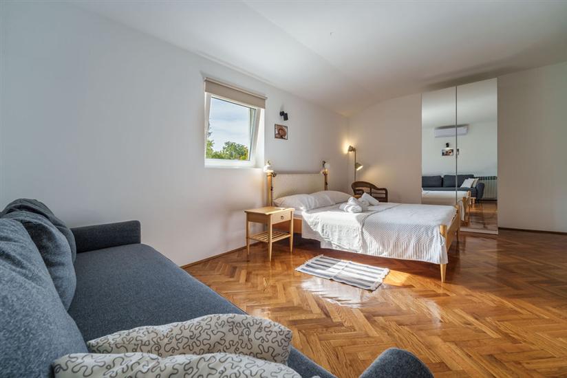 House A1, for 11 persons