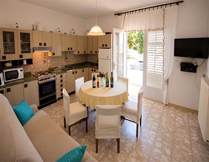 Apartment A2, for 5 persons