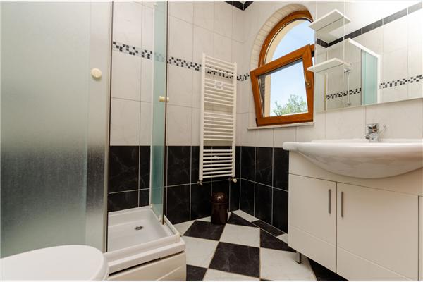 Room S1, for 3 persons
