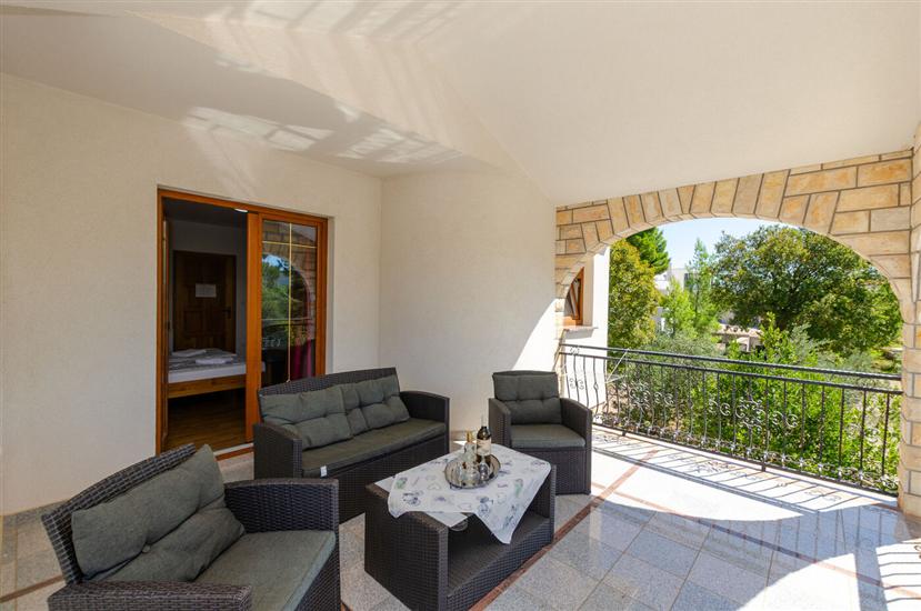 Room S1, for 3 persons