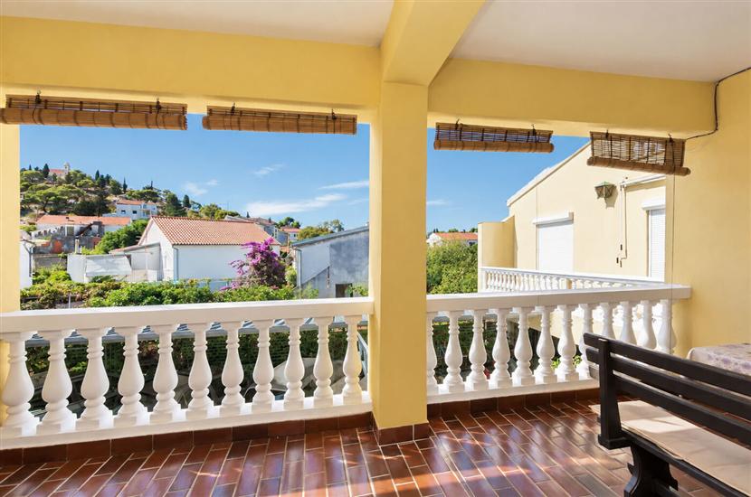 Apartment A2, for 8 persons