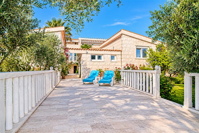 House Villa Oaza