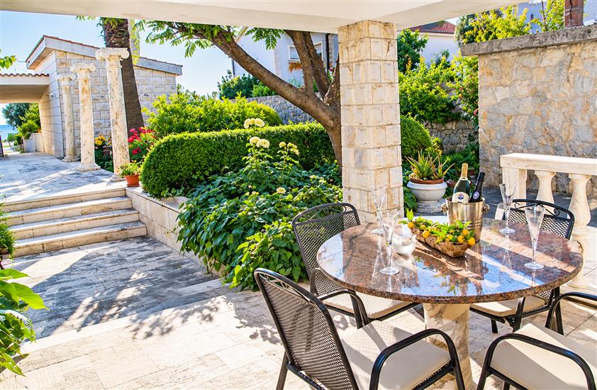 House Villa Oaza