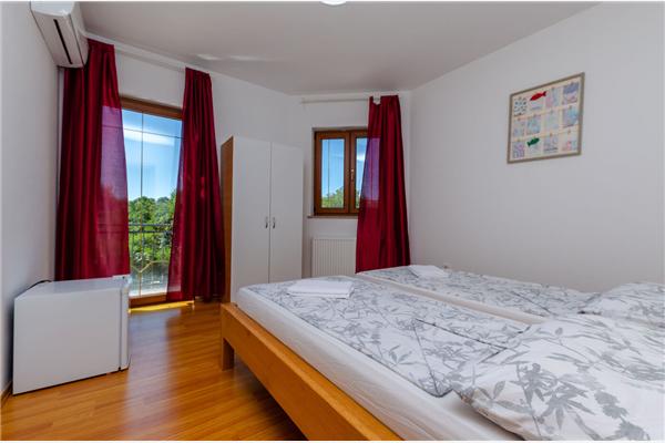Room S3, for 2 persons
