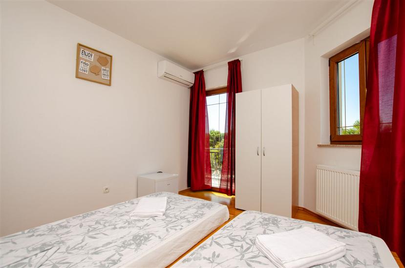 Room S3, for 2 persons