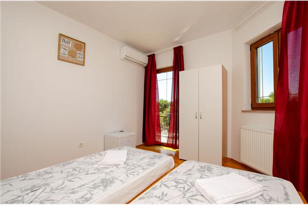 Room S3, for 2 persons