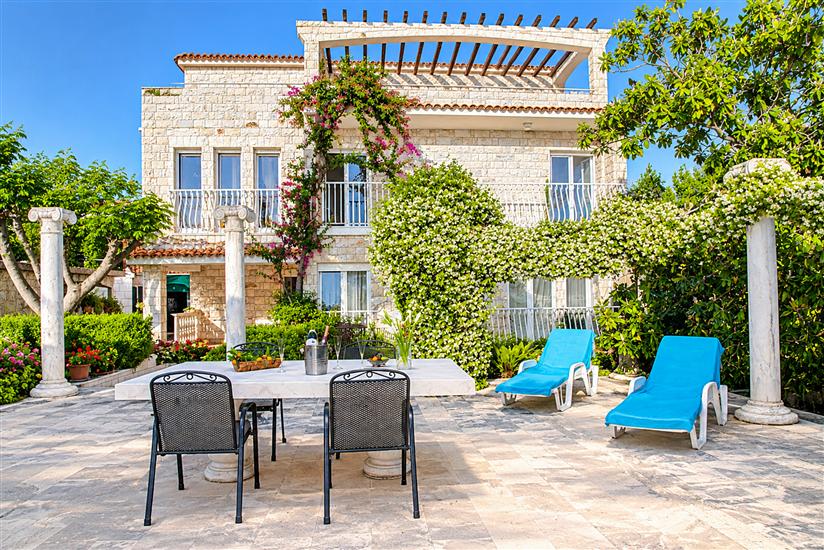 House Villa Oaza