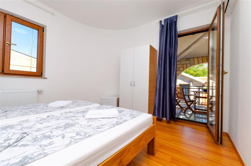Room S4, for 2 persons