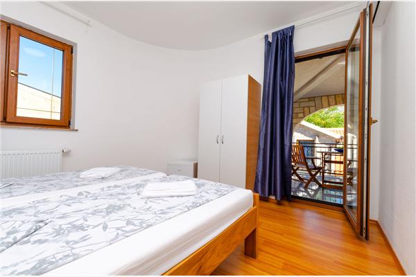 Room S4, for 2 persons