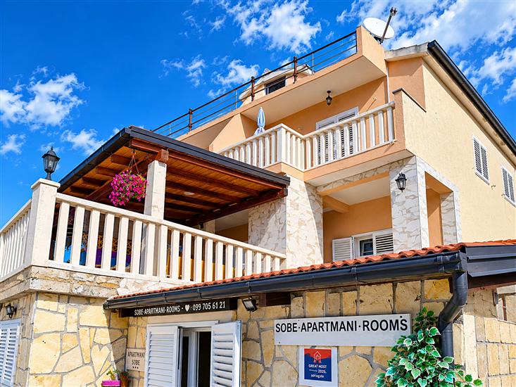 Apartments Pera