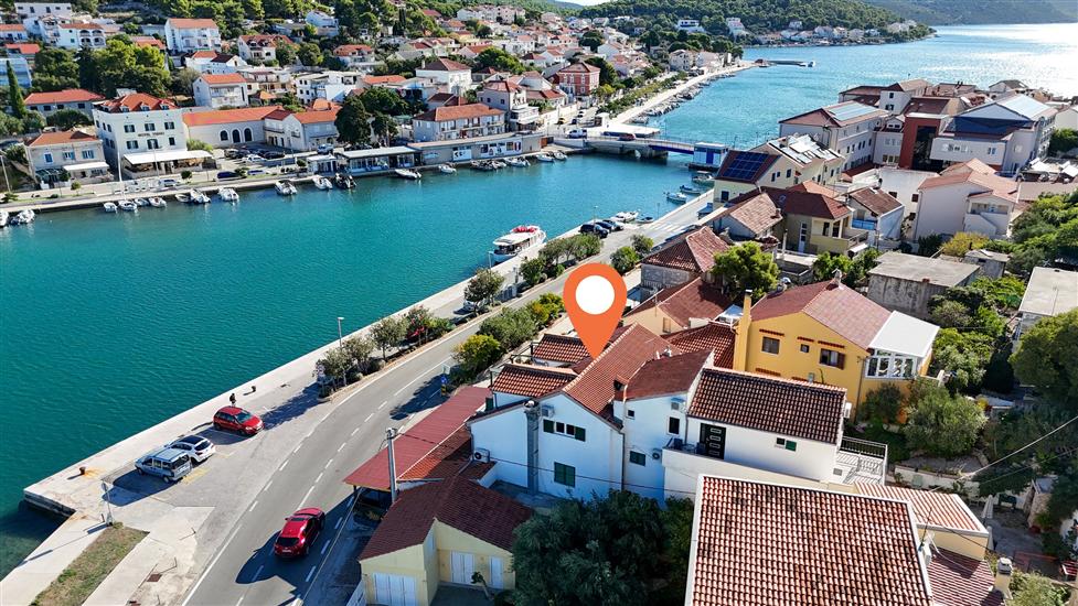 Apartments Ivan Centar with Sea View