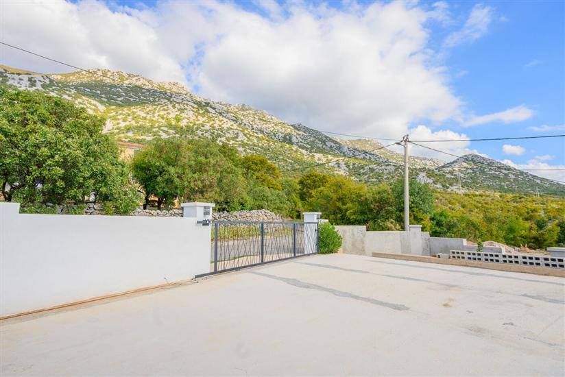 Apartments Ivni