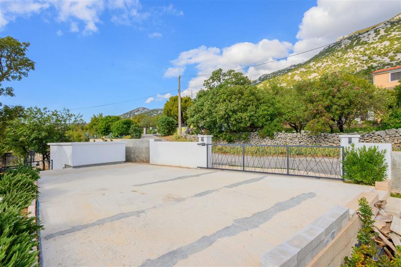 Apartments Ivni