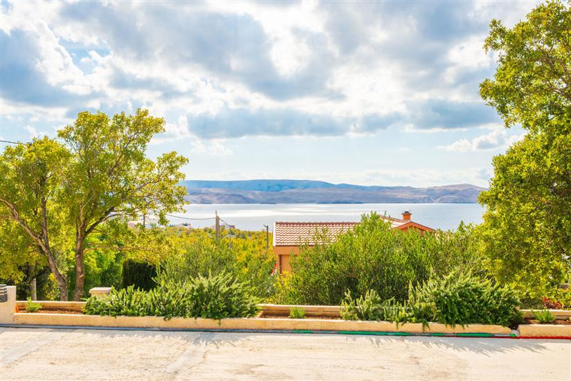 Apartments Ivni