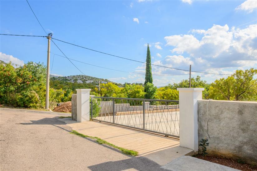 Apartments Ivni