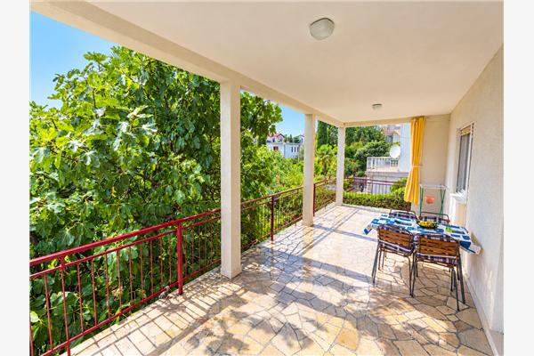 Apartment A1, for 5 persons