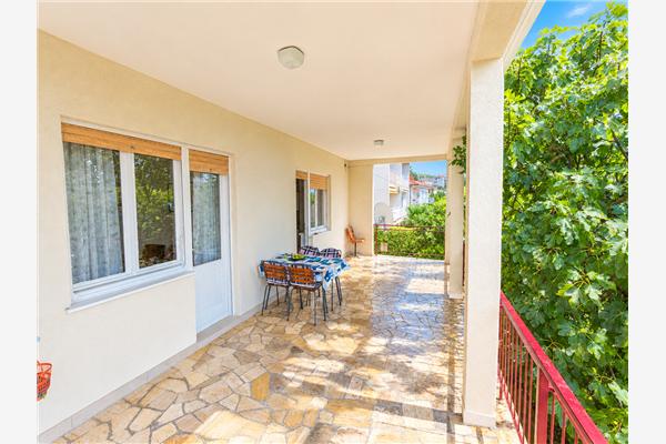 Apartment A1, for 5 persons