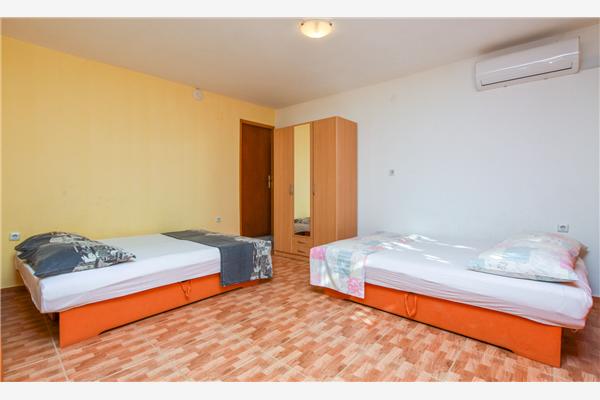 Apartment A5, for 3 persons