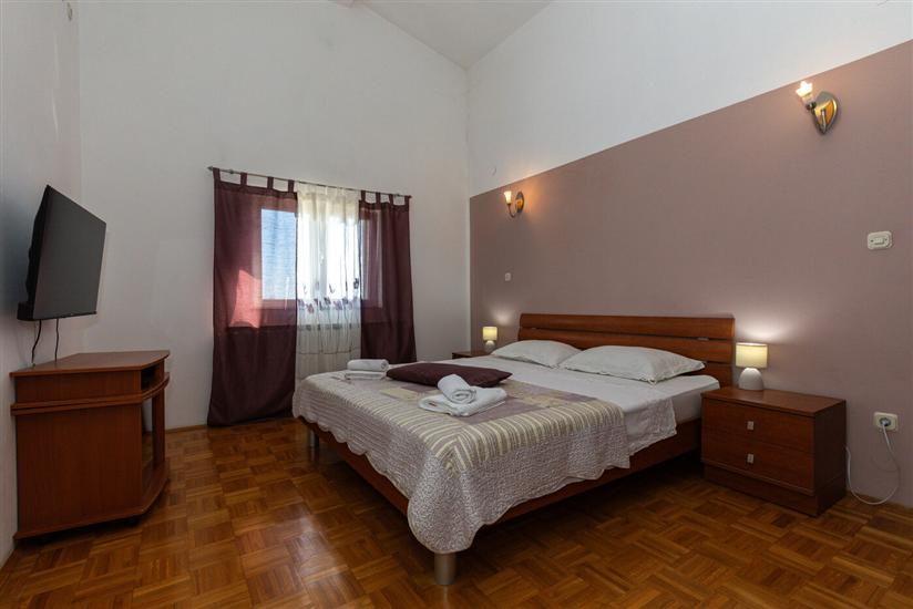 Apartment A1, for 5 persons