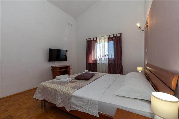 Apartment A1, for 5 persons