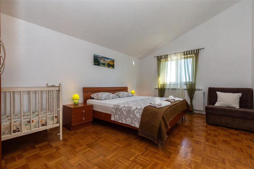 Apartment A1, for 5 persons