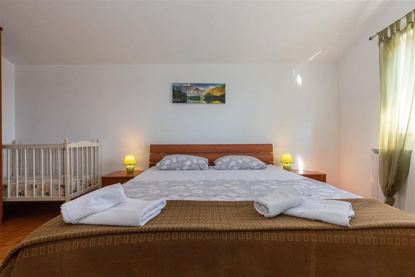 Apartment A1, for 5 persons
