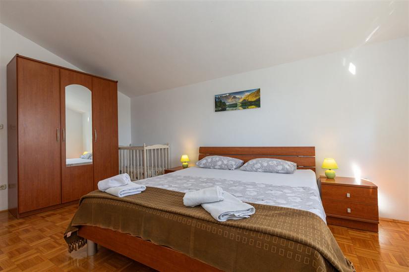 Apartment A1, for 5 persons