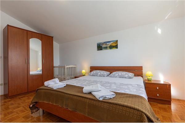 Apartment A1, for 5 persons