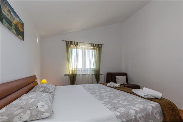 Apartment A1, for 5 persons